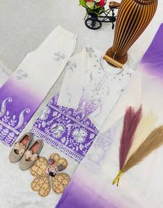 Traje Palazzo de Crepé de Diseño para Fiestas con Bordado y Estampado Digital - Product Image 4