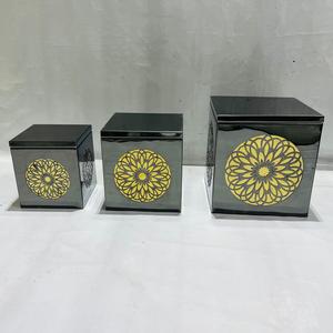 Juego de Soportes Decorativos Modernos de Acero Inoxidable con Diseño Floral Dorado, Cuadrados y Multifuncionales para Exhibir Alimentos y Frutas - Product Image 2