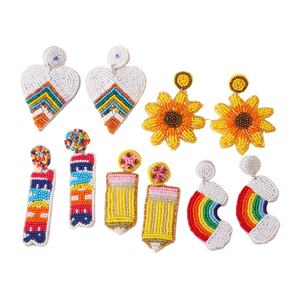 Boucles d'oreilles pendantes en perles de rocaille faites à la main en forme de crayon pour la Fête des Enseignants par MD HANDICRAFTS - Product Image 1