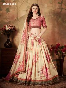 ผู้จัดจำหน่ายชุดเลเฮนกา-โชลี ผ้าออร์แกนซ่าคุณภาพสูง พิมพ์ลายดอกไม้ พร้อมงานปักดิ้นดอริ-ซารี-เรชซัม-เลื่อม จากอินเดีย - Product Image 2