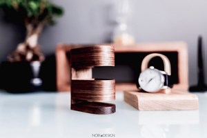 Support de montre en bois au design irrégulier personnalisé, support de table moderne, bois poli fait main, décoration d'intérieur par UO India - Product Image 4
