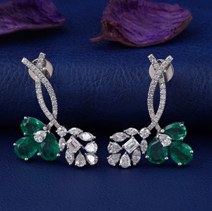 Bague pendante en or blanc 14 carats avec diamant vert poire de 6,39 carats cultivé en laboratoire, certifié IGI, design floral élégant, cadeau de fiançailles - Product Image 1