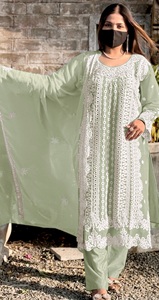 ชุดสาหรี่กามีซปักลายผ้าจอร์เจตต์ฟ็อกซ์ ฟอร์ เกออร์เจตต์ แบบกึ่งสำเร็จรูป สำหรับงานแต่งงาน งานดิวาลี และงานปาร์ตี้ - Product Image 3