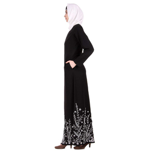 Robe longue noire pour femme avec broderie florale blanche, col rond, manches longues, silhouette droite - Product Image 4