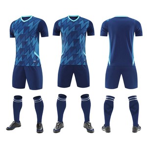 Ensemble de maillot de football bleu géométrique pour homme avec short et chaussettes noirs, col en V, manches courtes, uniforme sportif anti-transpiration OEM ODM - Product Image 3