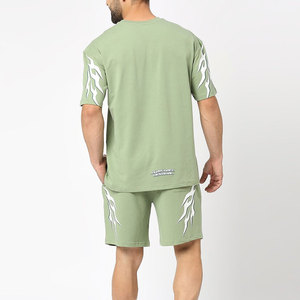 ชุดเซ็ตเสื้อยืดลายกราฟิกและกางเกงขาสั้นสตรีทแวร์ผู้ชาย แฟชั่นทันสมัยปี 2026 - Product Image 4