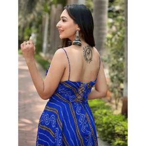 เดรสยาวพิมพ์ลายสีน้ำเงินสำหรับผู้หญิง สายเดี่ยว ทรงบาน - Product Image 4