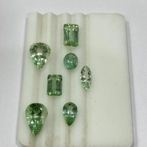 Nouvelle Lotée de Tourmaline Verte Menthe Naturelle, Tailles Mixtes, 5 à 10 Carats, Lot en Vrac, Qualité AAAA, Madagascar, Pierres Précieuses de Joaillerie Fine en Gros - Product Image 3