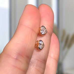 Pendientes de plata de ley 925 con moissanita talla corazón, VVS, engaste de bisel, cierre de rosca, para mujer, regalo - Product Image 3
