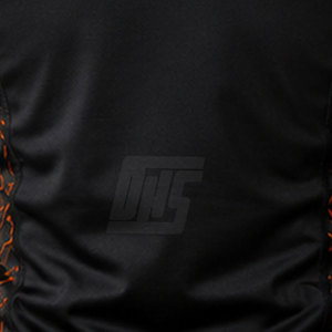 Rashguard personnalisé sublimé offrant une impression intégrale, une construction durable et une performance athlétique excellente - Product Image 6