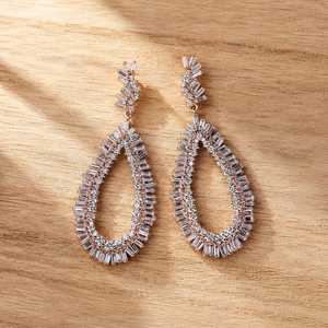 Boucles d'oreilles en or massif avec diamants de laboratoire certifiés IGI, taille baguette, 3,63 carats au total, couleur E, clarté VVS, bijoux de mariage tendance, certifiés IGI - Product Image 3