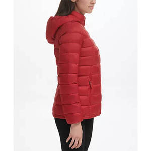 Veste matelassée d'hiver pour femme en fourrure de renard, logo personnalisé, design respirant, col amovible, fermeture éclair, extérieur 100% polyester - Product Image 3