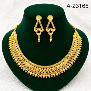 Conjunto de Collar y Pendientes Clásicos de Aleación de Zinc Chapados en Oro de 24K, Forma de Flor, Joyería de Boda para Mujer A-23163 - Product Image 2