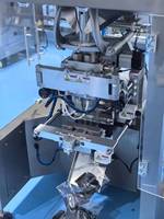 Machine à emballer automatique de granules avec distributeur de tasses à mesurer pour noix/noix/snack