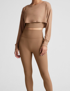 Ensemble de yoga 2 pièces marron avec crop top et leggings longs taille haute sans coutures à découpes - Product Image 3