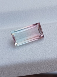 Tourmaline naturelle couleur thé, taille baguette, cabochon 9,5x5mm, 1,40 carats, taille brillant, couleur changeante, pour la fabrication de bagues et de bijoux - Product Image 2