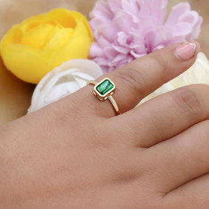 Bague solitaire en or jaune massif 14 carats avec émeraude verte taille émeraude sertie clos, bijoux fins, vente en gros, bague en pierres précieuses pour femme, cadeau - Product Image 6