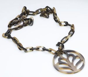 Collar Artesanal Premium de Cuerno con Diseño Orgánico, Ideal para Marcas de Moda Sostenible y Colecciones de Joyería Ética - Product Image 1