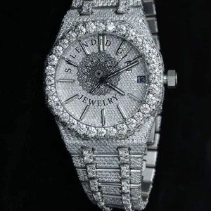 นาฬิกาข้อมือผู้ชายสุดหรู ระบบควอตซ์ ตัวเรือนเงินประดับโมอิสซาไนต์ หน้าปัดอนาล็อก ETA กันน้ำ 10 เมตร กระจกแซฟไฟร์ หน้าปัดขนาด 28 มม. สายแบบ Deployment Clasp - Product Image 6