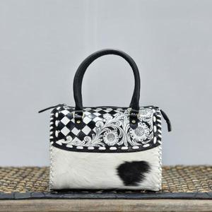 Bolso de Mano de Cuero de Lujo y Bolso Speedy con Panel de Piel de Vaca y Diseño Bordado con Cierre de Cremallera - Product Image 2