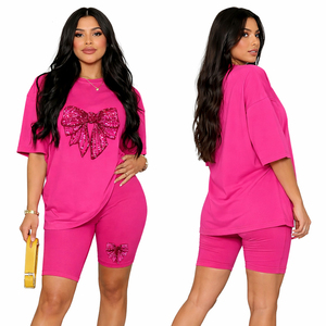 ชุดเซ็ตเสื้อยืดลำลองสีชมพูประดับโบว์สำหรับผู้หญิง พร้อมกางเกงขาสั้นเข้าชุด สไตล์ลำลองสำหรับฤดูร้อน - Product Image 1
