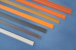 Perfil de PVC rígido personalizado en forma de E, riel de plástico extruido, guía deslizante para la fabricación de puertas correderas, ventanas y paneles de gabinetes. - Product Image 3