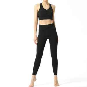 Conjunto de yoga para mujer, servicio OEM, leggings ajustados y sujetador, ligero, a la moda, ajuste regular, ropa deportiva, conjunto de yoga para exteriores. - Product Image 1