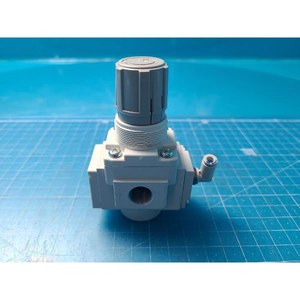 Régulateur de pression pneumatique SMC série AR20K AR20K-02-B avec protection contre le reflux, utilisé comme équipement semi-conducteur d'occasion - Product Image 6
