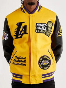 Chaqueta Varsity Personalizada de Lana Dorada para Hombre, Chaqueta Bomber con Mangas de Cuero Negro y Múltiples Parches, Chaqueta Letterman de Béisbol al por Mayor - Product Image 2