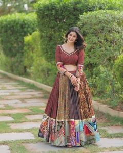 Conjunto de Lehenga Choli para Mujer, Vestido Étnico Tradicional de Algodón Estampado, Bordado con Espejos, Traje para Boda, Diwali o Fiesta - Product Image 2