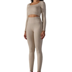 Ensemble de sport 2 pièces pour femme : soutien-gorge et leggings, fabriqué par Texture Clothing Manufacturers - Product Image 1