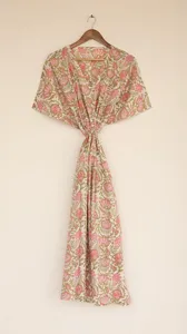 Vestido Kaftan Bohemio Rosa con Estampado Floral, Cuello en V, Corte Holgado para Mujer, Vestido Maxi de Algodón para Vacaciones - Product Image 3