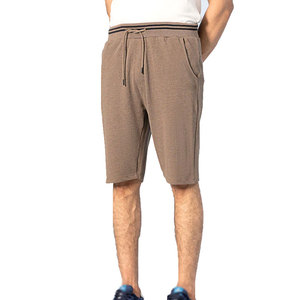 Pantalones Cortos Sencillos para Hombre Hechos con Tela Suave y Ligera que Brinda Comodidad Relajada Durante Todo el Día con un Estilo Casual Moderno y Elegante - Product Image 1