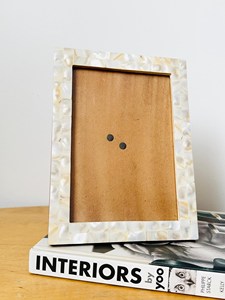 Cadre photo rectangulaire éco-responsable fait main avec incrustation de nacre, option logo personnalisé, décoration de table, orientation horizontale - Product Image 1