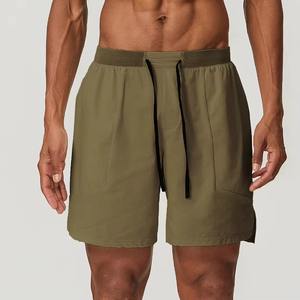 Shorts de sport athlétiques pour hommes en polyester et élasthanne, personnalisables en gros, avec poches zippées pour l'entraînement et le fitness - Product Image 4