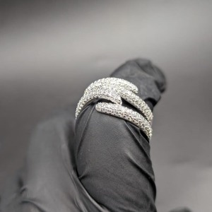 Anillo Apilable de Lujo con Moissanita y Diamantes, Diseño Envolvente de Varias Hileras y Banda Abierta, Regalo para Ella, Anillo para Mujer - Product Image 4