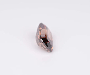Bague de fiançailles avec diamant de laboratoire de couleur marron vif fantaisie taille Asscher de 4,13 carats avec certification IGI - Product Image 4