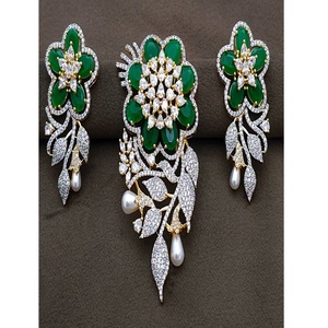 Magnifique ensemble collier et boucles d'oreilles plaqué or de qualité supérieure en laiton et zircon, collection pour femme, idéal pour mariage et soirée - Product Image 1