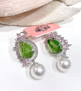 Boucles d'oreilles classiques en alliage de saphir en forme de goutte d'eau avec perle d'imitation plaquée argent, boucles d'oreilles pendantes pour femmes pour mariage - Product Image 2