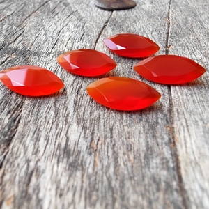 Onyx rouge naturel de haute qualité, taille marquise, dos plat, calibré, en vrac, certifié par un tiers, vente en gros - Product Image 2