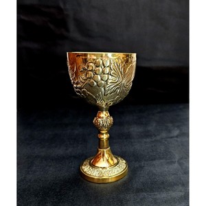 Gobelet en laiton personnalisable en gros, design vintage en relief, coupe à vin ronde pour usage décoratif de mariage - Product Image 5
