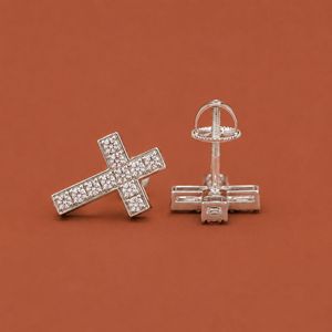 Boucles d'oreilles élégantes en argent sterling avec croix en diamant, cadeau chrétien pour elle - Product Image 3