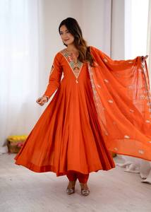 Élégante Robe Anarkali Trois Pièces Longue Broderie Romaine à Sequins, Sans Plis, Extensible, Séchage Rapide, Collection Coucher de Soleil - Product Image 2