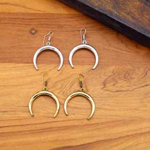 Pendientes de luna creciente Pendientes de gota colgantes minimalistas en latón Joyería lunar Bohemia vintage Regalo de mujer celestial - Product Image 4