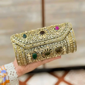 Hermoso Bolso de Mano Metálico con Mosaico Kundan para Bodas, con Bordado Intrincado de Cuentas de Piedra, Regalo para Mujeres y Niñas - Product Image 4