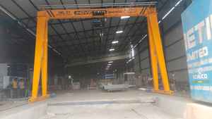 Grúa Goliath de Viga Única INOVIC CRM de 5 Toneladas |   Grúa Pórtico Exterior con Polipasto Eléctrico |   Grúa Amarilla para Manejo de Materiales Industriales - Product Image 3