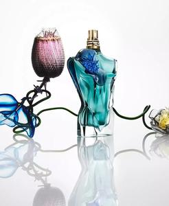 Fragancia Eau de Parfum Le Beau Flower Edition para Hombre, 4.2 oz. |   Jean Paul Gaultier - Product Image 4