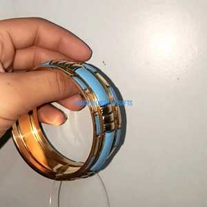 Elegante brazalete de resina azul cielo con detalles en tono dorado, hecho a mano para uso diario, festivo y para fiestas. - Product Image 6