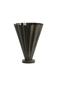 Vase de table moderne en bronze, fait main, pot à fleurs décoratif en métal avec finition texturée pour la décoration intérieure - Product Image 1