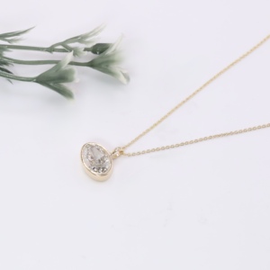 TULSIYA JEWELS Collier Pendentif Solitaire en Or Jaune avec Diamant de Laboratoire Ovale Sertie en Bezel, Chaîne Câble, Bijoux Fins Minimalistes Personnalisables - Product Image 4